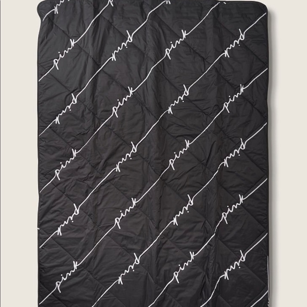 Gift idea 🎁! Pink packable blanket NWT